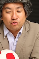 アルジオ越後。鍵の大切さをゴールを守る大切さにかけて、サッカー流に防犯を解説した。(c)河村正和