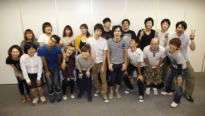 川柳をコントで演じたのはNSC東京出身13～15期の10組。OLやサラリーマンに扮し、川柳に忠実なネタからボケを入れ込んだネタまで、笑いタップリのコントに仕上げている。(c)シティリビング