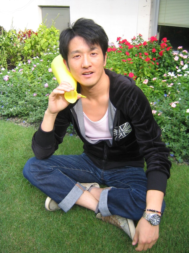 アイドル研究家芸人としても名を馳せるポテト少年団菊地。(c)吉本興業