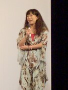 インタビュアーとして全作品の撮影現場に立ち会ったという椿鬼奴。その姿は特典映像として収録されているのでチェックしてみよう。