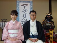 「アプリ道」司会のいとうせいこうとアシスタントの松本志のぶ。(c)NTV