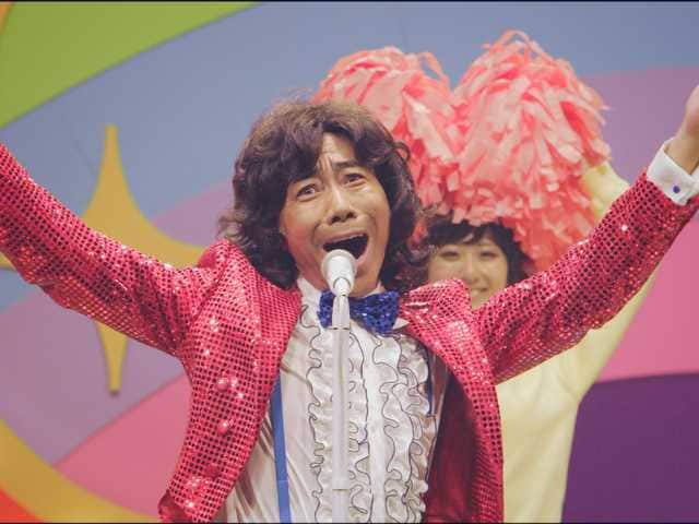 木梨似のヒデキが本物の秀樹とヤングマン熱唱 お笑いナタリー 木梨似のヒデキが本物の秀樹とヤングマン熱唱 お笑いナタリー
