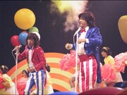 本物の西城秀樹と踊るヒデキ。