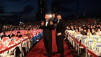 「第15回釜山国際映画祭」レッドカーペット上にて。(c)吉本興業