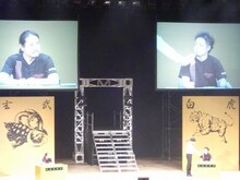 オープニングシングルマッチで戦った笑い飯・西田とダイアン西澤。VTRでは「『M-1グランプリ』ファイナル8回出場は2回分の優勝に相当する」「苗字に“西”の付く芸人としても最下位」など西澤を罵倒した西田に対して、西澤はひたすら余裕の笑みを見せていた。