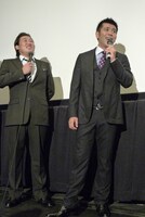 ロバート秋山とガレッジセール・ゴリ。秋山は映画の見どころについて「画質のほうを観てください」とアピール。