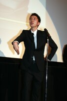 一発ギャグを披露する金田。