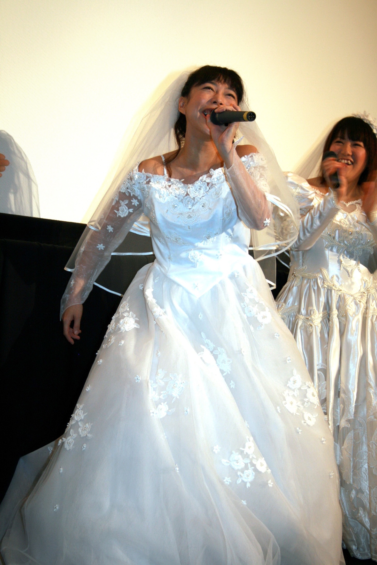 BON JOVIの「You Give Love A Bad Name」をなぜか熱唱する鬼奴。