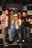 DVD「竜兵会の約束」発売記念イベントに出演した一同。