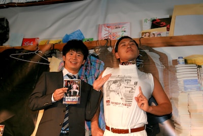 「オードリーの小声トーク」発売を記念した「小声トーク」再現ミニライブを開催したオードリー。