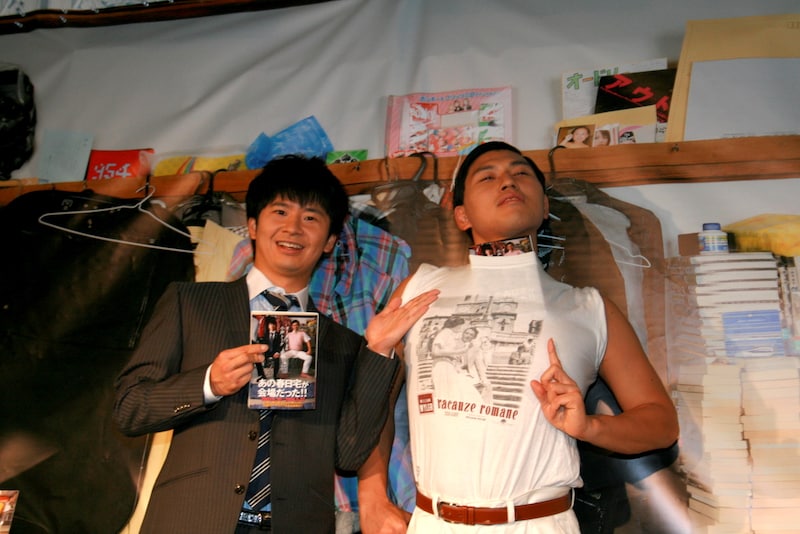 「オードリーの小声トーク」発売を記念した「小声トーク」再現ミニライブを開催したオードリー。