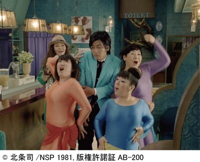 レオタード姿のキャッツ・アイ（森三中）と玉山鉄二、杏里。