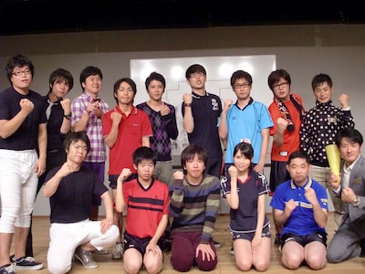 昨日10月21日に開催されたイベントライブ「芸能界卓球王決定戦2」。優勝はアイドルの土岐麻梨子。開場前には卓球台が開放され、観客同士でプレーをする姿が見られた。