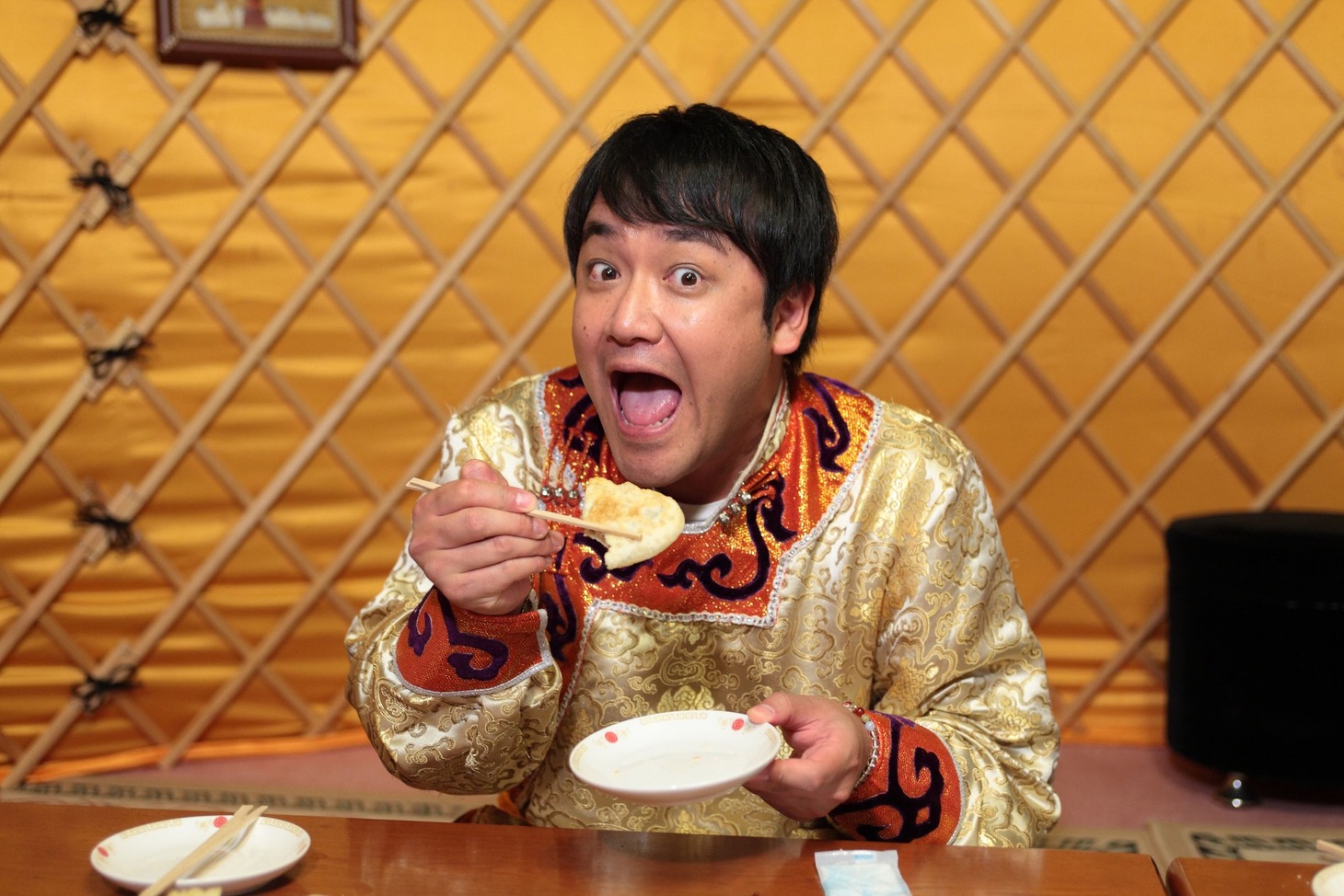 NHK初レギュラーとなる「まるかじり！アジアン食堂」に出演するたむらけんじ。(c)NHK