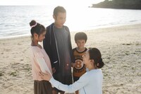 DVDの一場面。(c)2010「てぃだかんかん」製作委員会