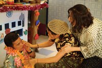 DVDの一場面。(c)2010「てぃだかんかん」製作委員会