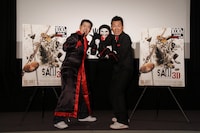 映画のキャラクター「ビリー」に扮した藤本（右）と「ジグソウキラー」に扮した原西（左）。