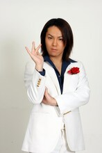 7月17日（火）に新宿シアターモリエールにて開催される「Maseki Geinin Collection 2012夏」に出演する狩野英孝。