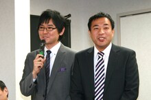 会見の様子。写真はナイツ。