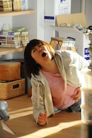 「引っ越し当日」篇で、お腹が痛いふりをする黒沢。