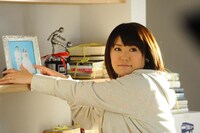 「引っ越し当日」篇で、「何サボってんの」と言いながら松山を見つめる黒沢。