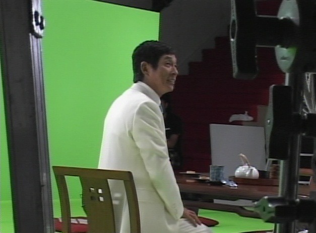 CM撮影中の明石家さんま。