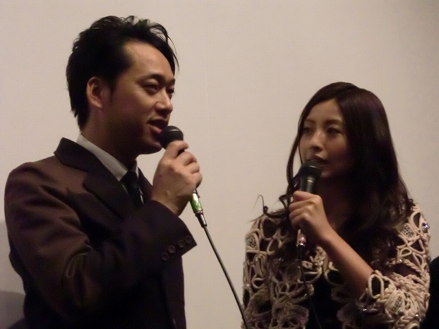 片瀬が「検事役なんですが」と語り始めると、「新沼謙治さんじゃないんですね？」とツッコむ設楽。片瀬は慣れた様子で「ええ、新沼さんじゃないので」とやりあった。