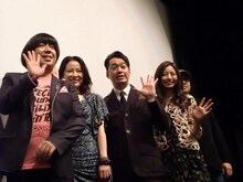 バナナマン設楽主演の映画「裁判長！ここは懲役4年でどうすか」舞台挨拶の模様。会見では設楽以上に日村が盛り上げようと奮闘。その裏には「設楽に置いていかれる」という不安があることを明かした。