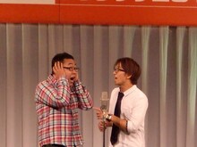 写真はどきどきキャンプ。お互いが読んでいないマンガの内容をめぐって、海外ドラマのような攻防がコンビ間で繰り広げられた。3回戦出場が決定。