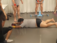 「汗かき対決」の一場面。