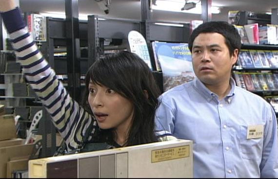 「コレってアリですか？」の一場面。(c)NTV