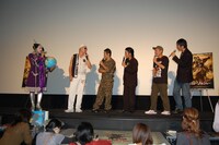 イベントの様子。左からゴー☆ジャス、サイクロンZ、弾丸ジャッキー武田テキサス、ぴんぽんず「最高」川本、MCのユニット・スクールオブジャッキー。