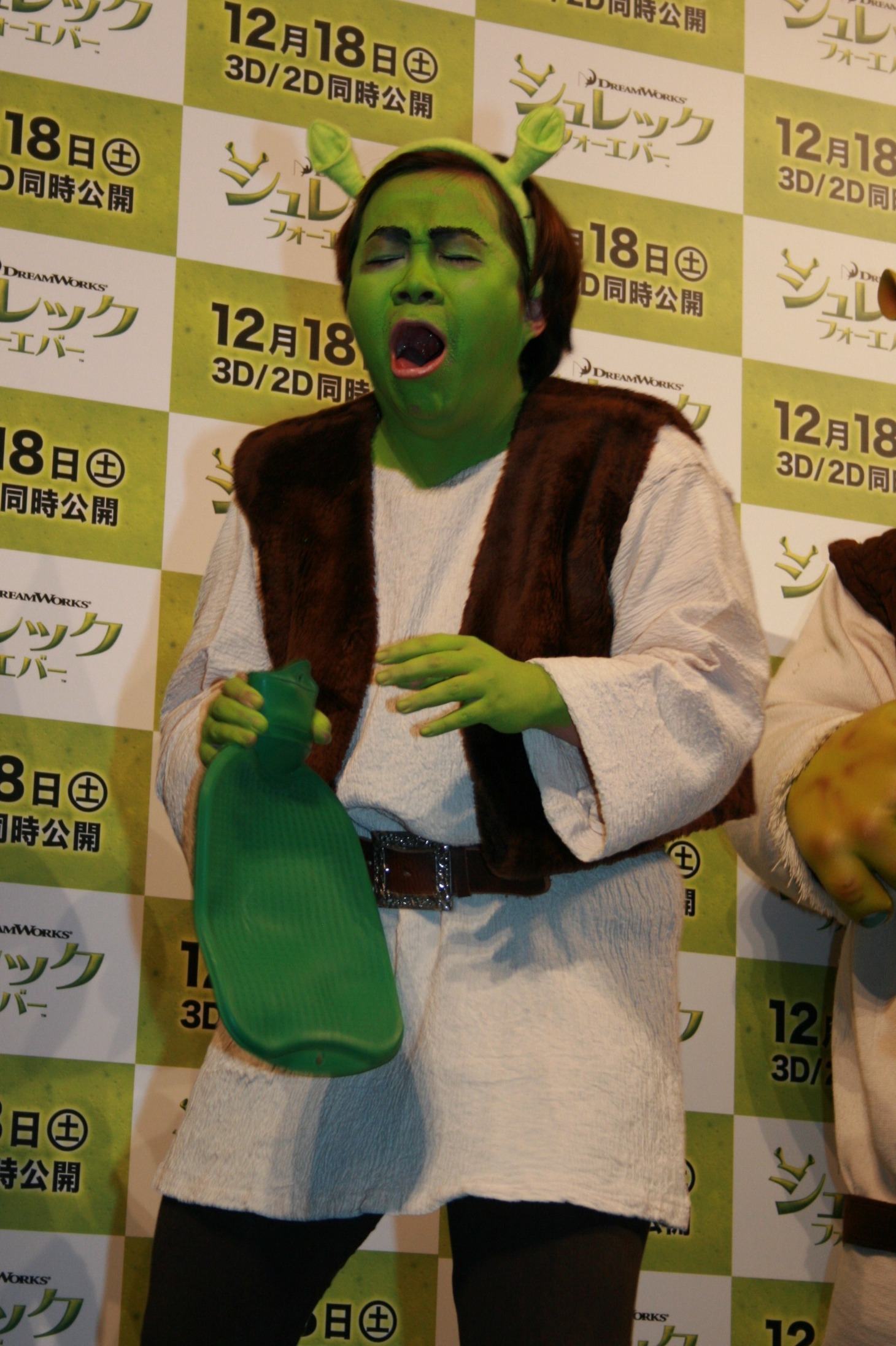 「ゴムくせーわ！」と咳き込む春菜。