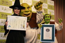 映画「シュレック フォーエバー」のスペシャル・サポーターに就任したハリセンボン。