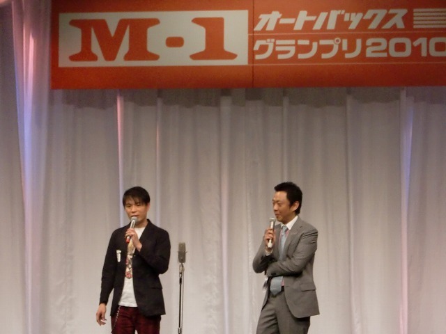 M-1の司会も10年目となったはりけ～んず。前田はおなじみとなった勝負服のアニメTシャツで登場。とうとう犬の大会「芸-わん！グランプリ」の司会にも抜擢されたそう。明日埼玉・西武ドームにて決勝大会が行われる。