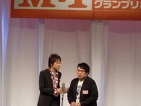 三拍子。この日のトリを爆笑で飾った。