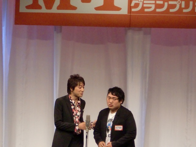 三拍子。この日のトリを爆笑で飾った。