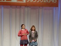 写真は飛び魚。ブスの掟を貫き会場の笑いを誘った。