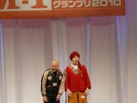 デスペラード。イラン人と日本人のコンビ。日本のお笑い情報と中東情報を織り交ぜた斬新なネタを披露。準々決勝進出。