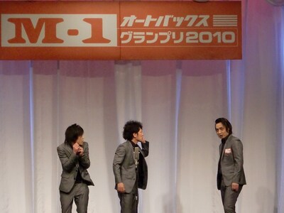 写真はジャングルポケット。前に続いた国際色豊かなコンビたちに負けない濃いネタを披露。準々決勝進出。