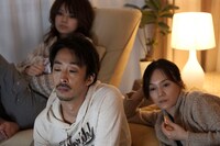 「蛇のひと」の一場面。(c)2010 WOWOW