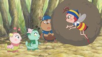 「昆虫物語 みつばちハッチ～勇気のメロディ～」の一場面。左から2番目のキャラクターがココリコ田中演じる「クネクネ」。(c)2010 タツノコプロ/映画「みつばちハッチ」製作委員会