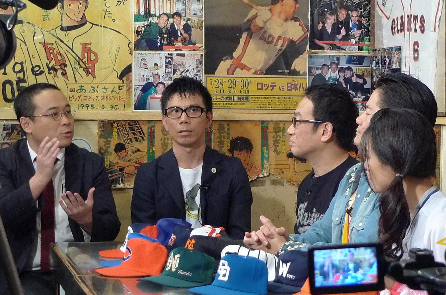 収録中の様子。木村のギャグ「絶好調！ 中畑清です！」も飛び出した。