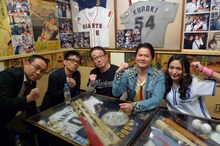 「俺たちのプロ野球伝説」に出演するバッファロー吾郎、リットン調査団・藤原、徳光正行、川村ゆきえ（左から）。