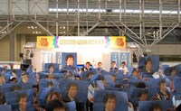 「LIVE STAND 2010 OSAKA」にて行われた「吉田党大会」の一場面。