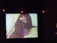 大奥たちが大喜利を考えている間、殿は自室でお戯れ。