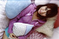 写真集「桜 稲垣早希」掲載の1枚。