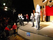 開票中に突如男の子がステージ前へ。張り詰めていた空気が一転し会場爆笑となり、吉田も「あんな昭和みたいな男の子まだおるんや」と笑った。