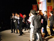 納得がいかない吉田は渾身の力を込めて“やらせコール”を発動。