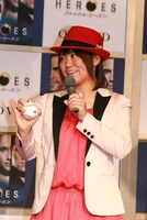 ナックルの握り方を披露する吉田えり選手。